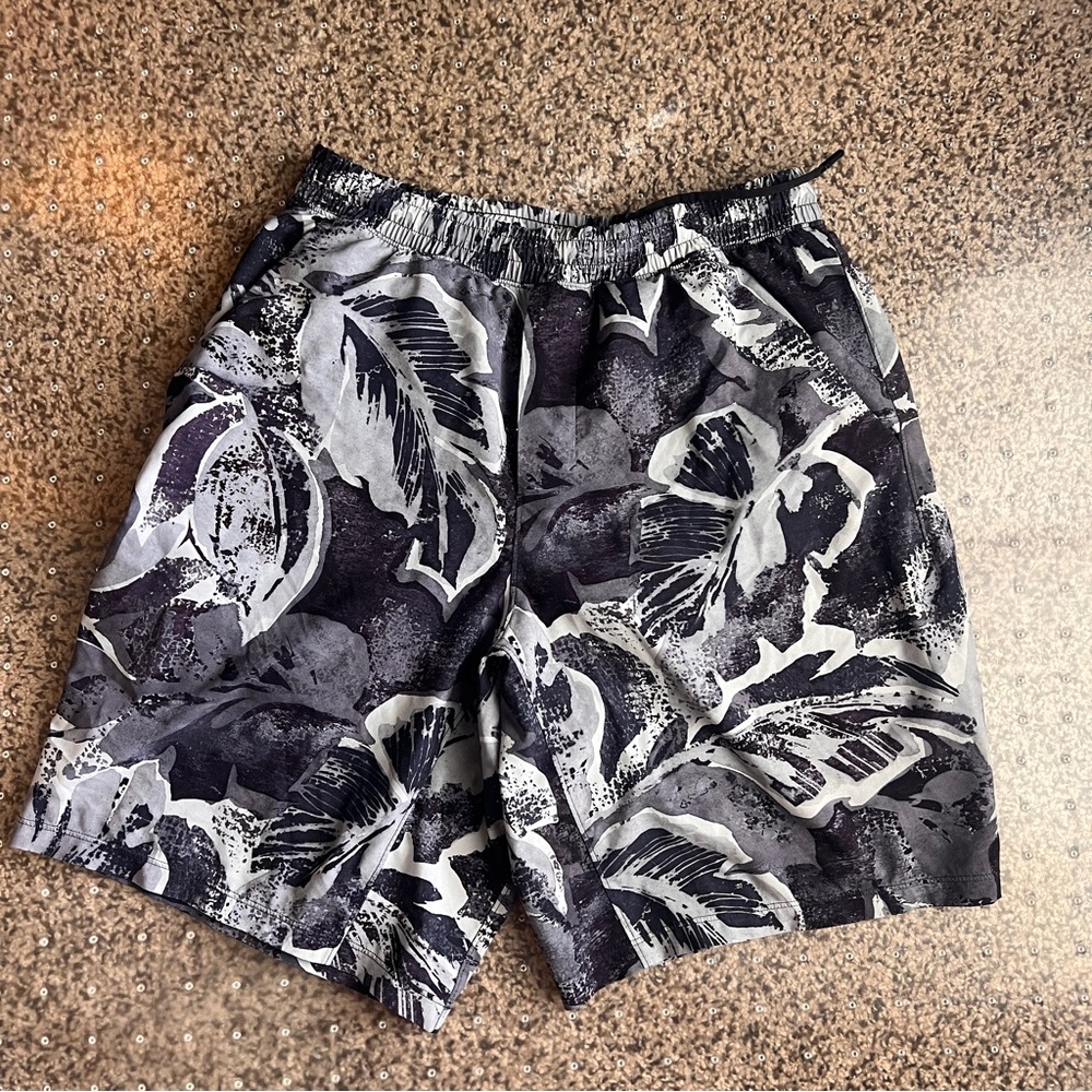 lululemon athletica 7” Lined Black and Gray Athletic Shorts